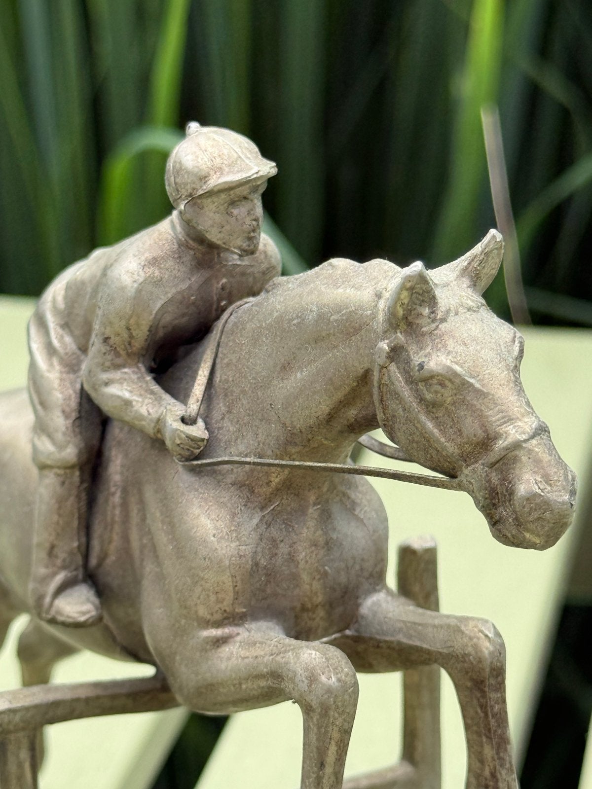 Paardenbeeld met jockey, 13 cm hoog, Ophalen of Verzenden, Gebruikt, Dier