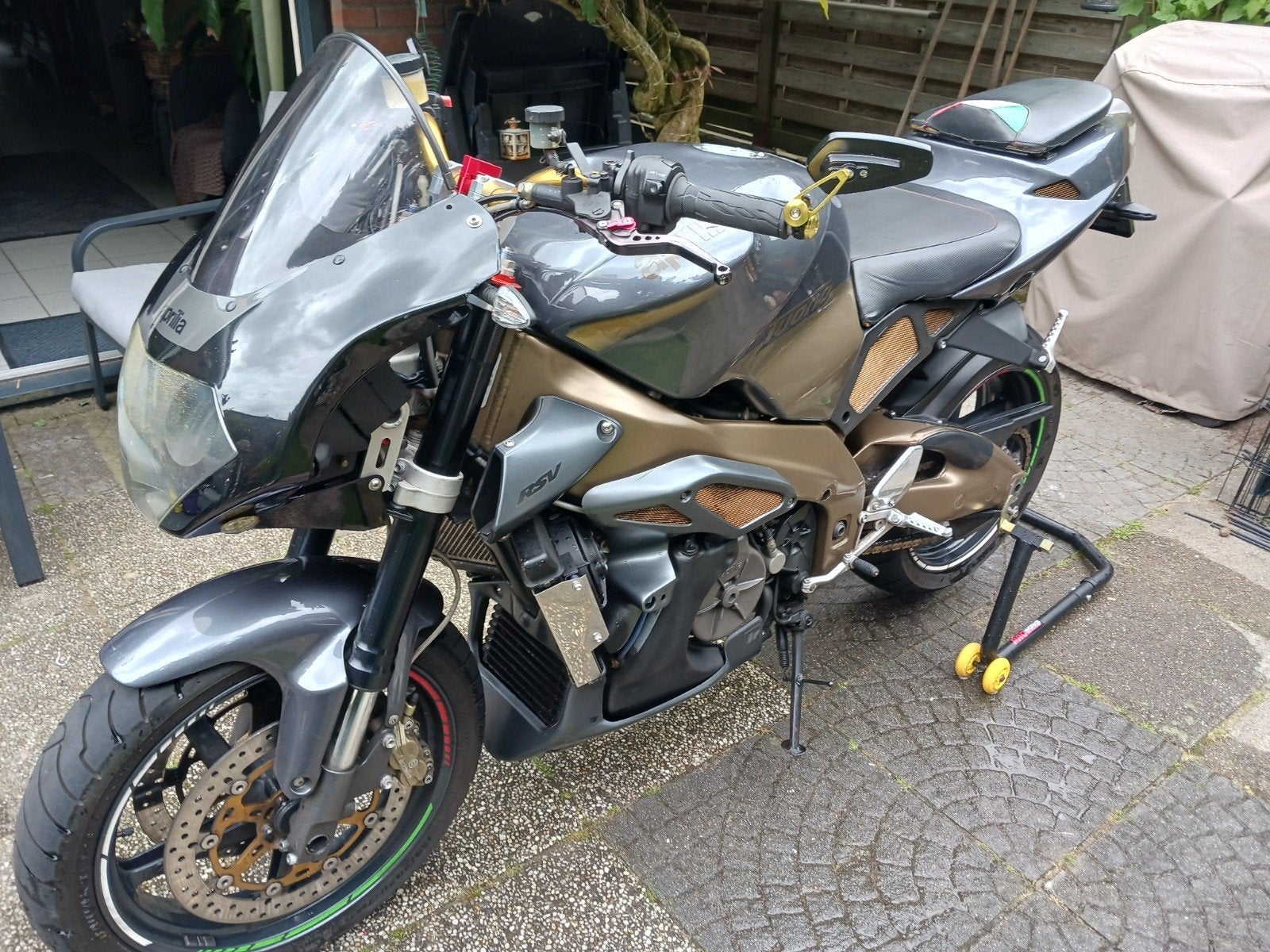 Aprilia Tuono RSV 1000 R - Krachtige Naked Bike, Particulier