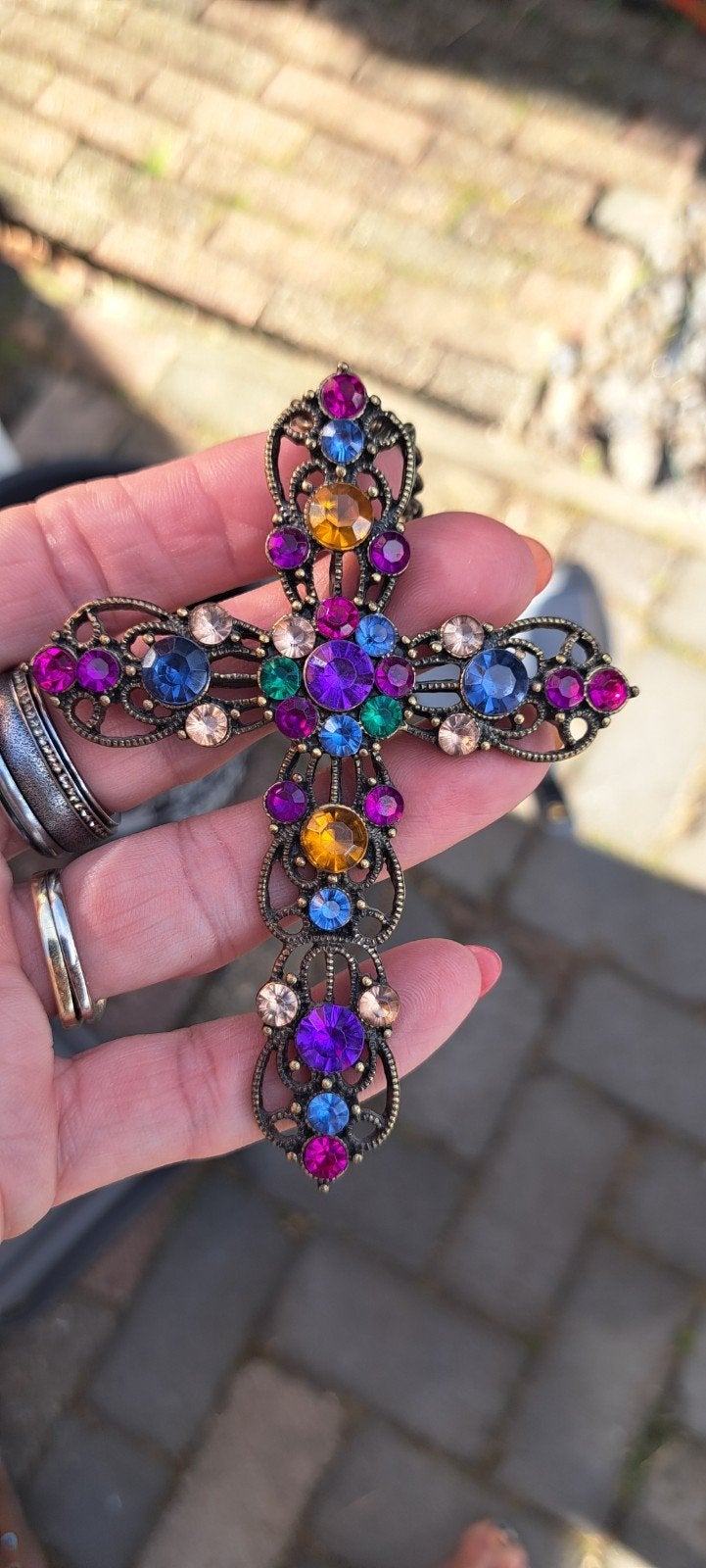 Kruis ketting met kleurrijke stenen 1x gedragen, Overige materialen, Gebruikt, Overige kleuren, Ophalen of Verzenden