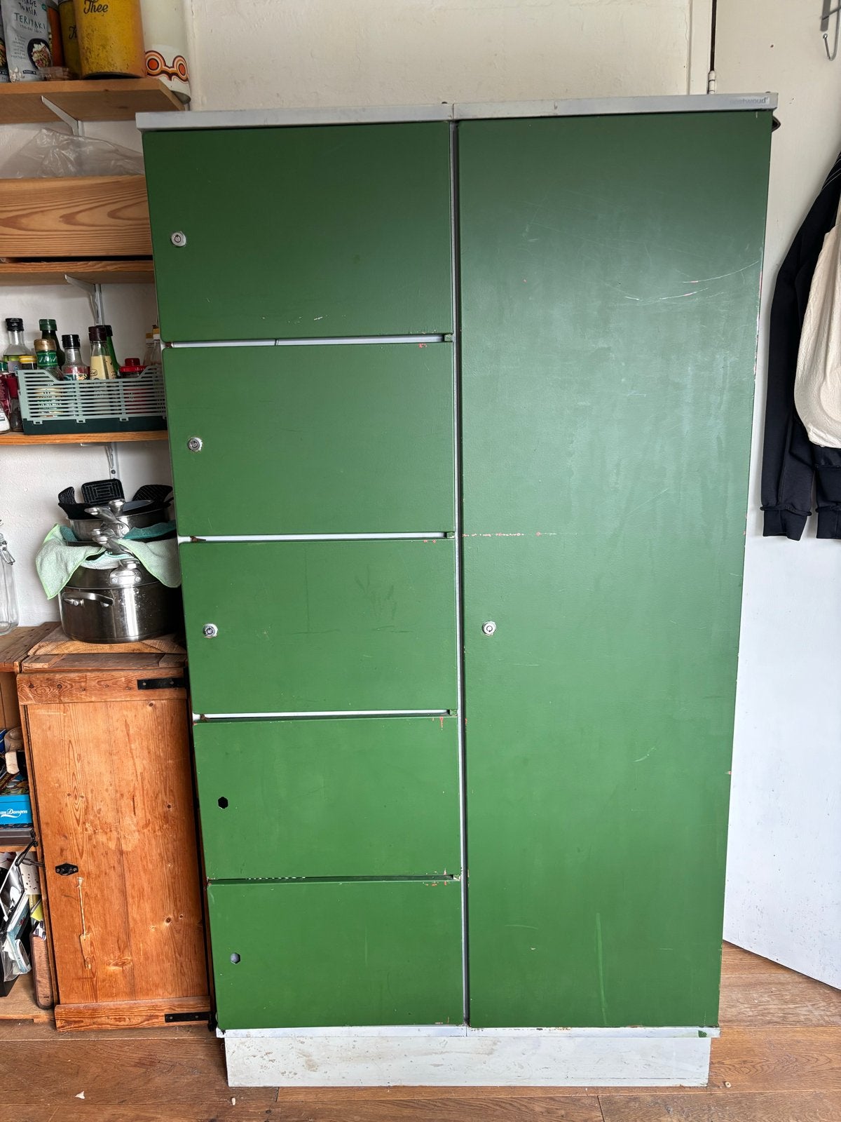 Vintage Groene Lockerkast met Vijf Vakken en Hangkast, Ophalen, Gebruikt