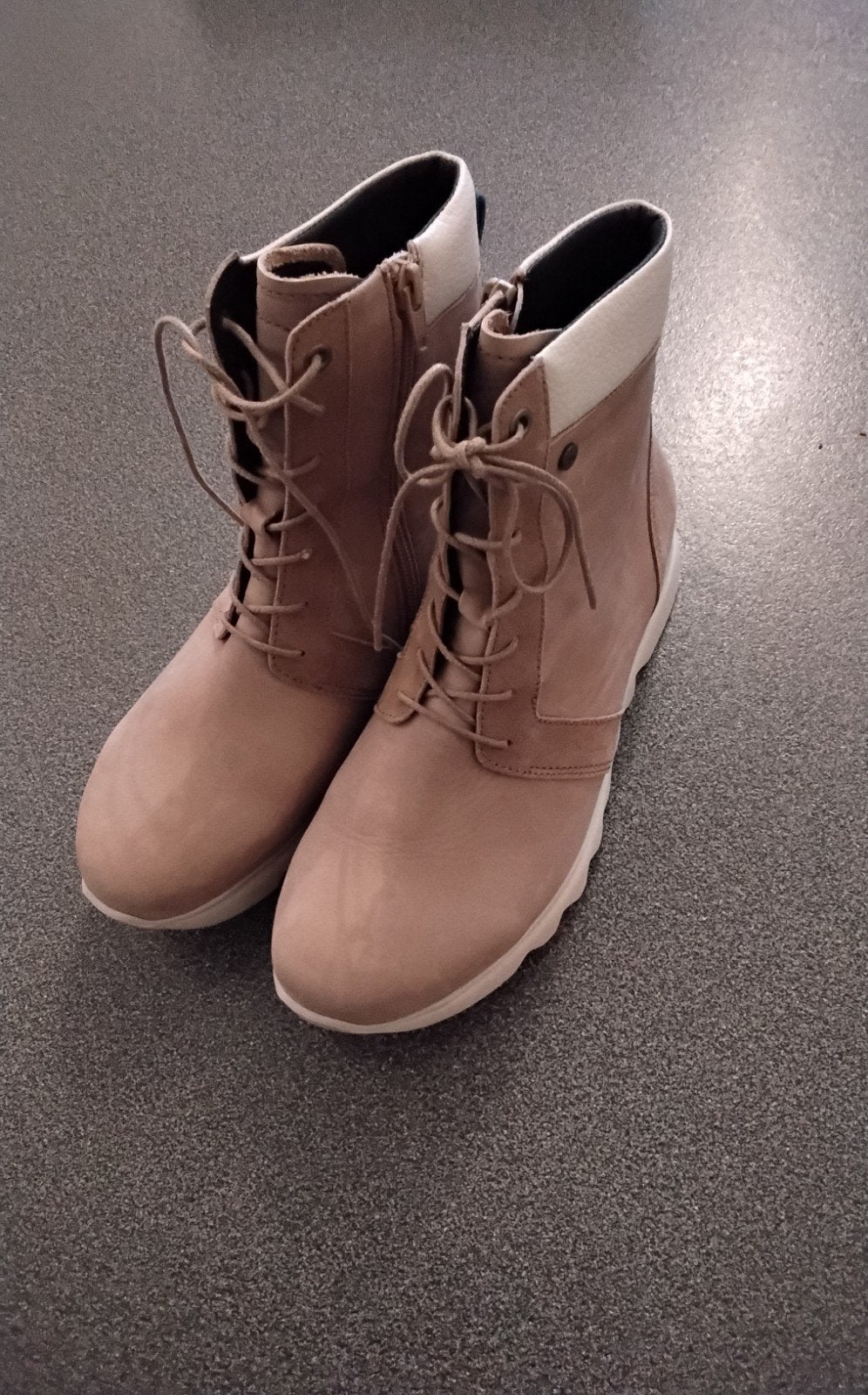 wolky schoenen/ laarsjes maat 40  ( hv)beige, Wolky, Beige, Lage of Enkellaarzen, Nieuw