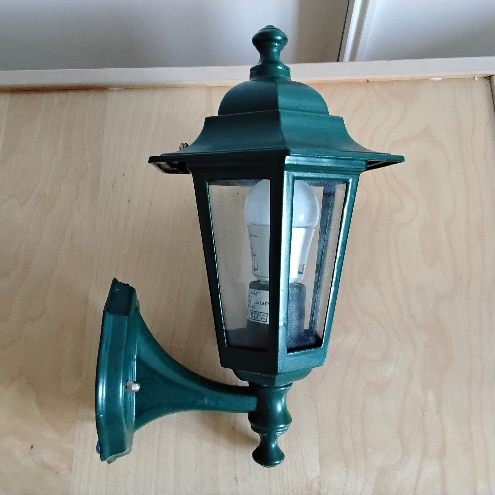 Klassieke groen gelakte aluminium buitenlamp, Tuin en Terras, Minder dan 50 watt, Wandlamp, Aluminium, Ophalen of Verzenden