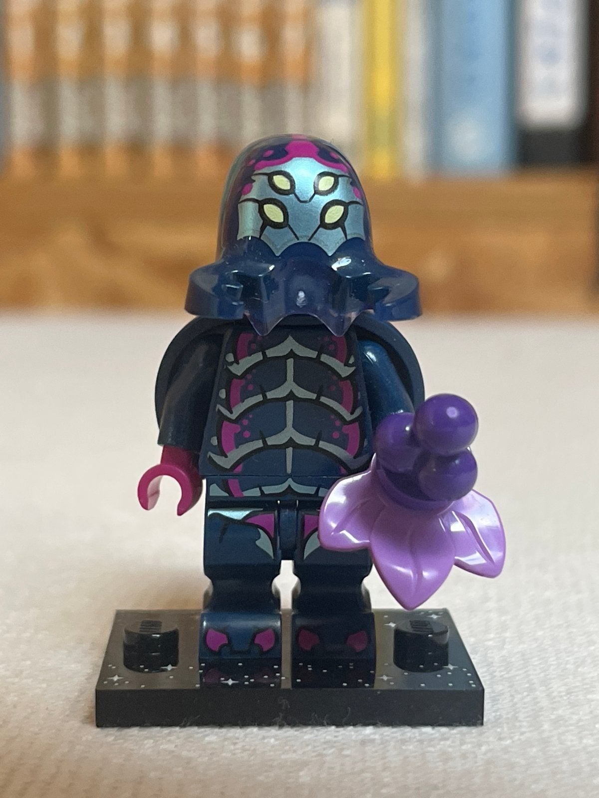 LEGO Minifiguur Alien met Bloemenaccessoire - serie 26, Ophalen of Verzenden, Zo goed als nieuw, Overige merken