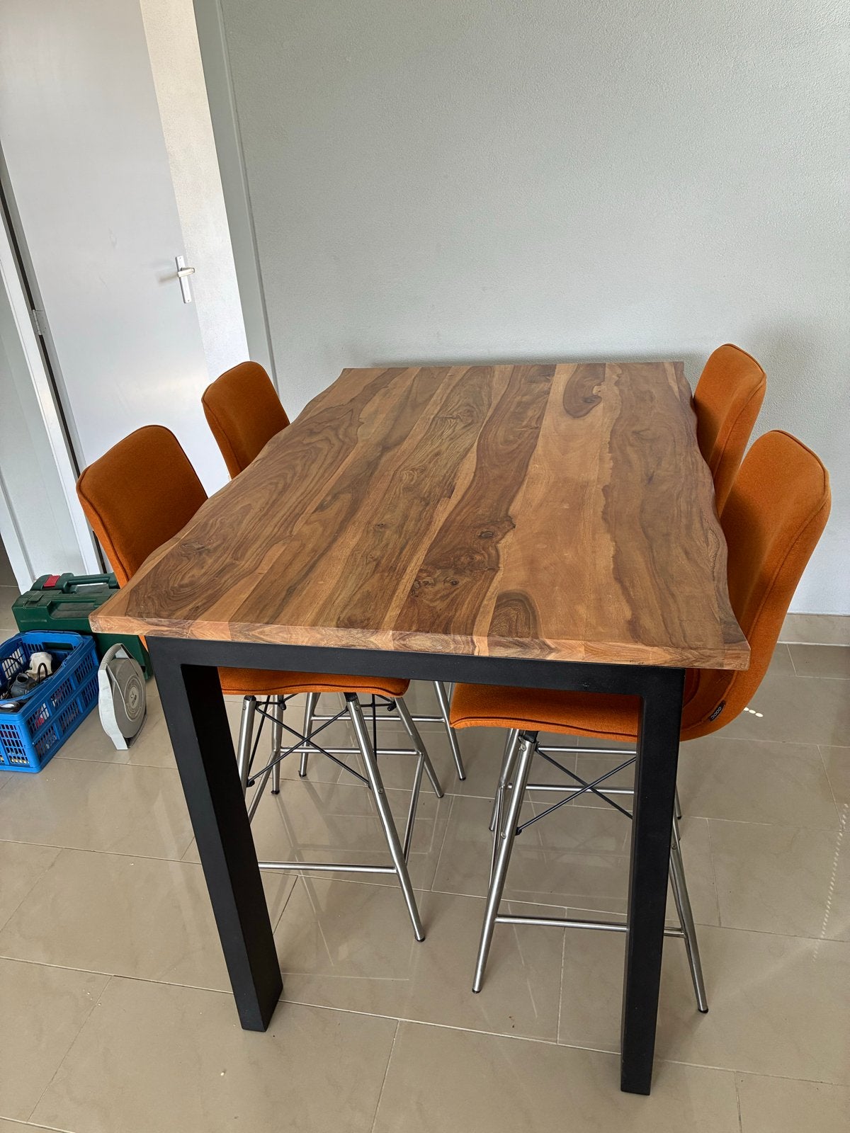 Xooon hoge tafel met 4 draaibare barkrukken (90x130x92cm), Huis en Inrichting, Barkrukken, Ophalen, Draaibaar, Gebruikt, 90 cm of meer