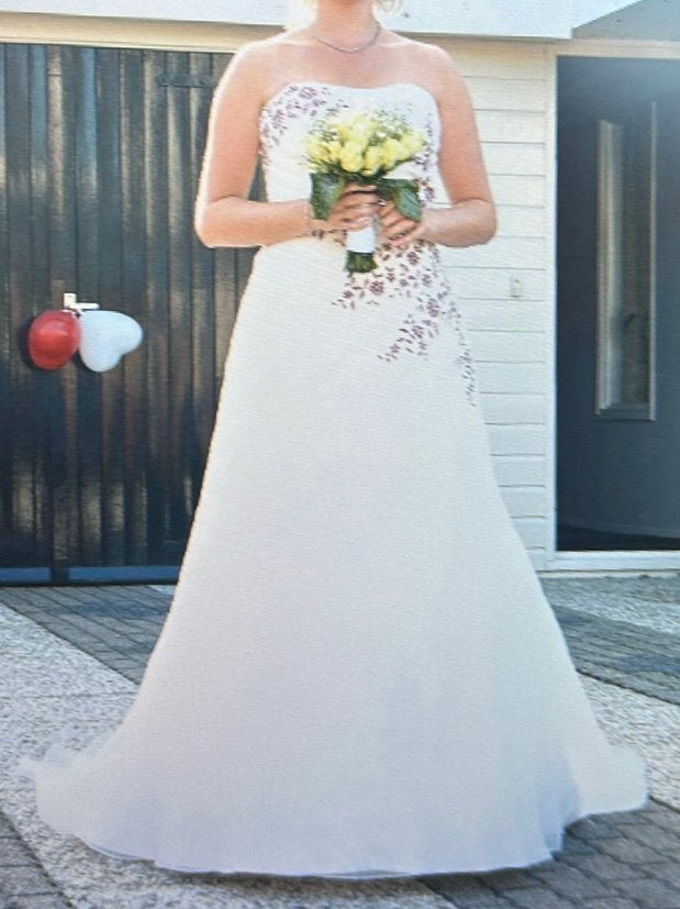 Witte trouwjurk met rode bloemen, Ophalen, Zo goed als nieuw, Wit, Trouwjurk