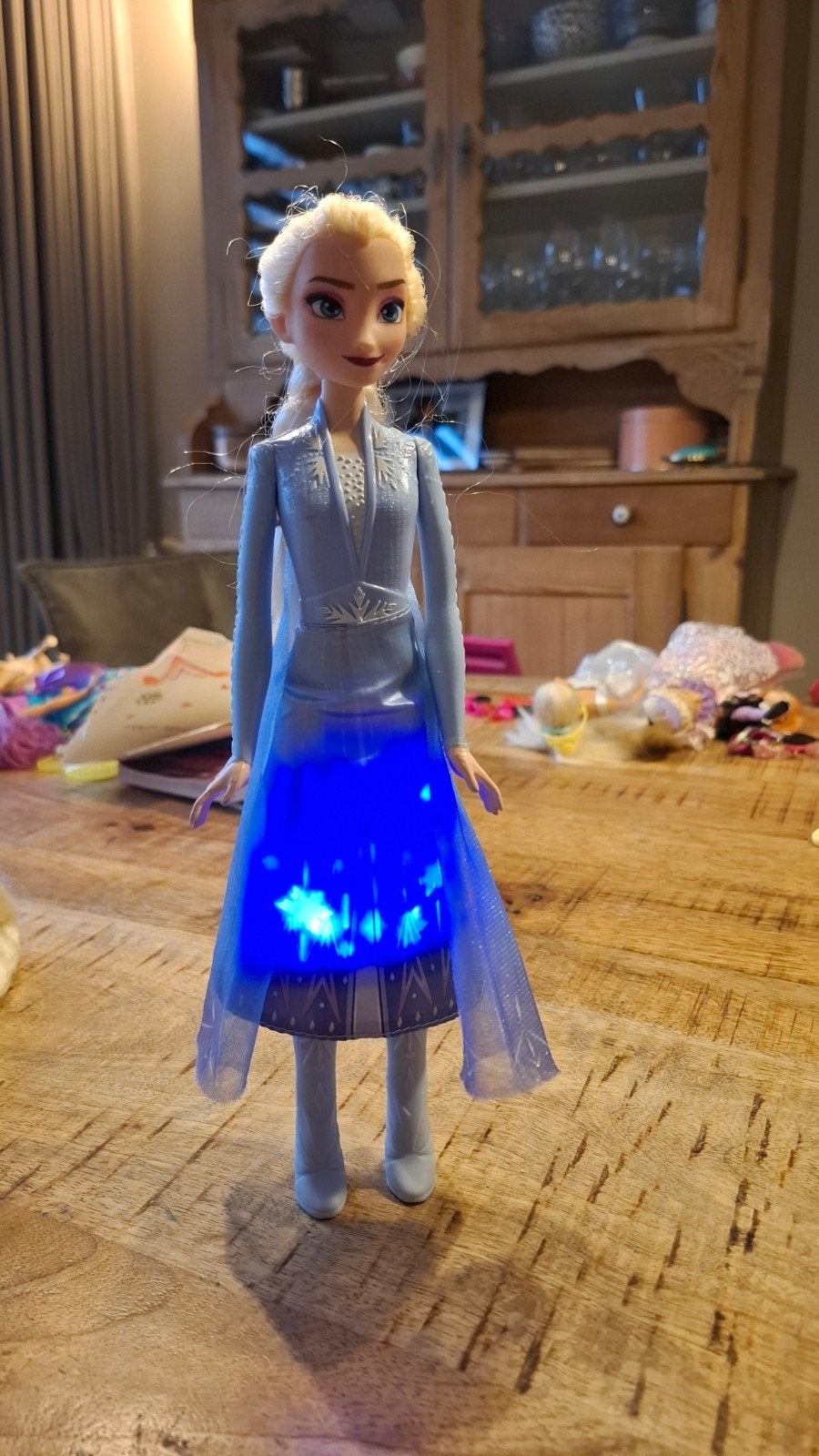 Disney Frozen Elsa pop met lichtgevende sterretjes, Kinderen en Baby's, Ophalen of Verzenden, Zo goed als nieuw, Barbie
