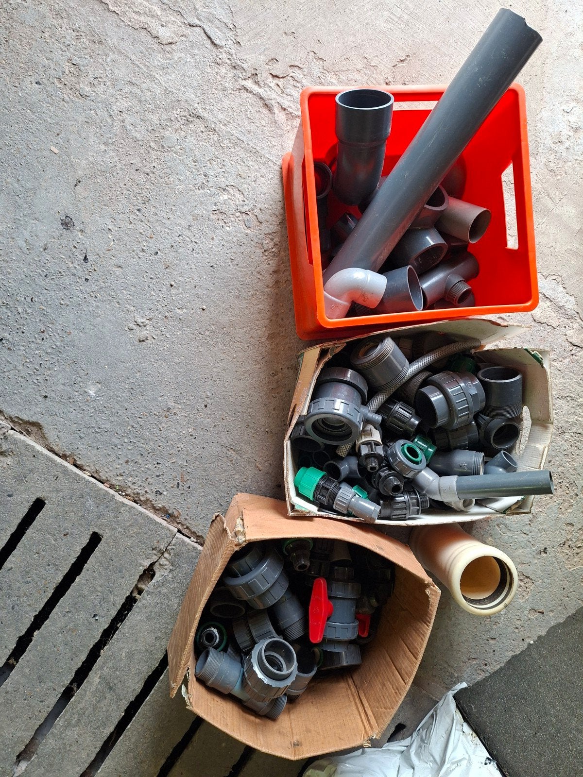 Diverse PVC buizen en fittingen voor afvoer en meer, Doe-het-zelf en Verbouw, Ophalen, Bochten, Gebruikt, Pvc