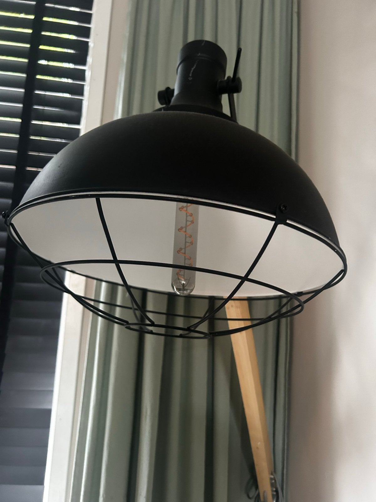 Grote industriële vloerlamp met houten poot, Ophalen, Gebruikt, E27 (groot), 150 tot 200 cm