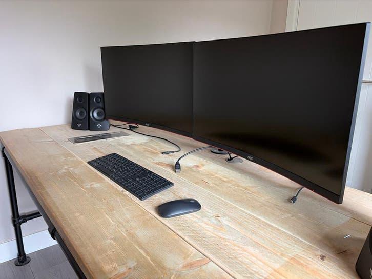 Complete Thuiswerkplek: Steigerhouten Bureau, Monitoren, Doc, Computers en Software, Monitoren, Zo goed als nieuw, Ophalen
