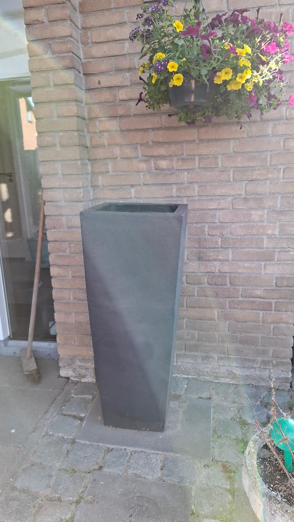 Hoge stenen plantenbakken (2), Ophalen, Steen, Gebruikt, Vierkant