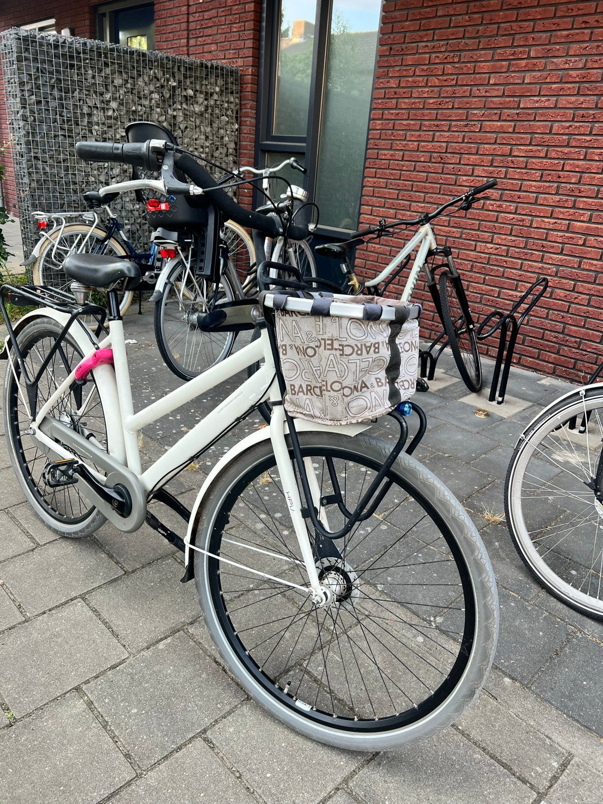 Witte damesfiets met voordrager en mand, Overige merken, Terugtraprem, Gebruikt, Versnellingen