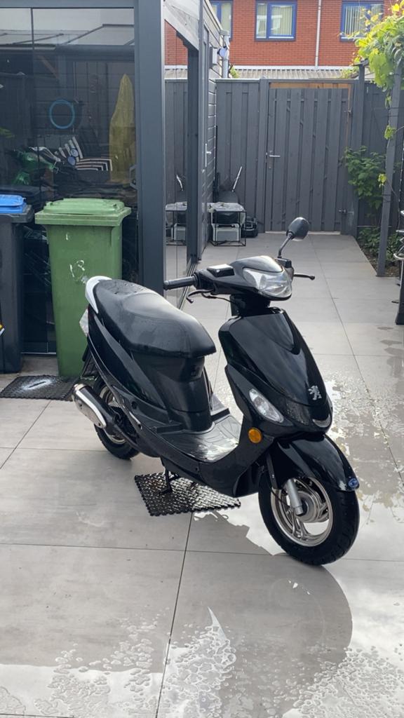 Peugeot V-clic, Fietsen en Brommers, Scooters | Peugeot, Overige modellen, Ophalen of Verzenden, Zo goed als nieuw, Benzine