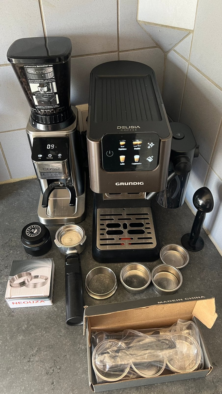 Grundig espressomachine met aparte bonen vermaler, Witgoed en Apparatuur, Koffiezetapparaten, Afneembaar waterreservoir, Espresso apparaat