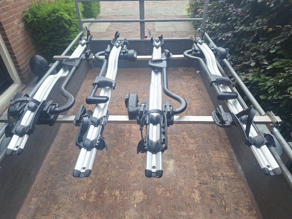 Thule fietsdrager 4 stuks + RVS drager aanhangwagen, Auto diversen, Fietsendragers, Ophalen, 3 fietsen of meer, Elektrische fiets