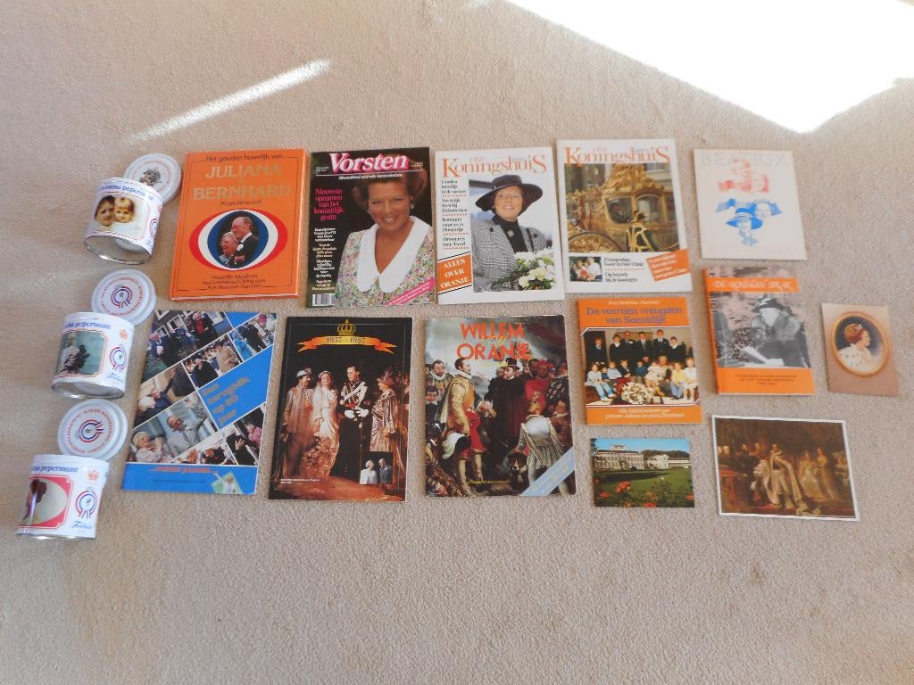 Boeken, blikken en kaarten van Koninklijk Huis, Verzamelen, Koninklijk Huis en Royalty, Ophalen of Verzenden, Zo goed als nieuw