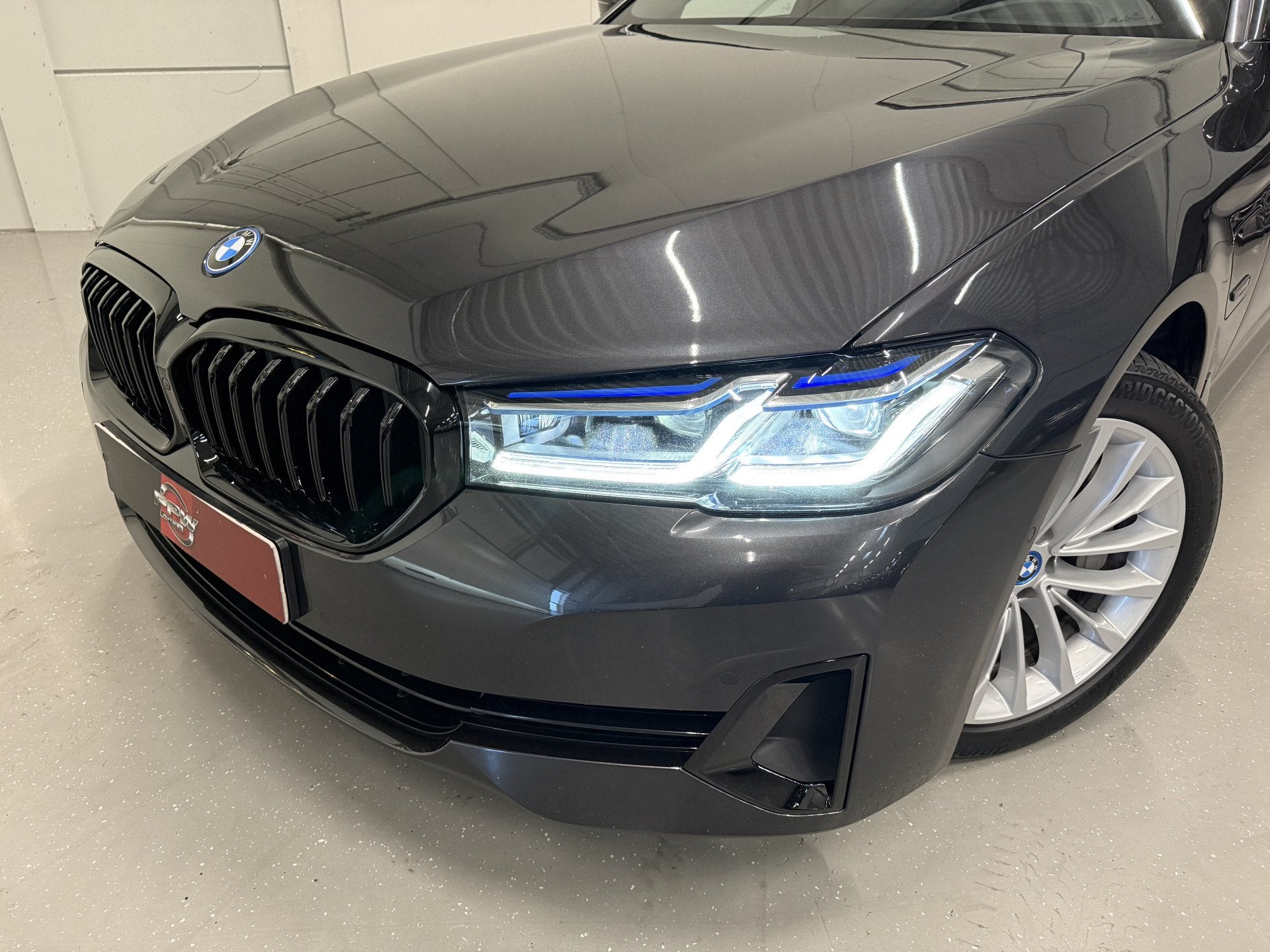 Foto 3 van BMW 5 Serie Touring 530e xDrive High exe PANO/TREKHAAK/H&K/L