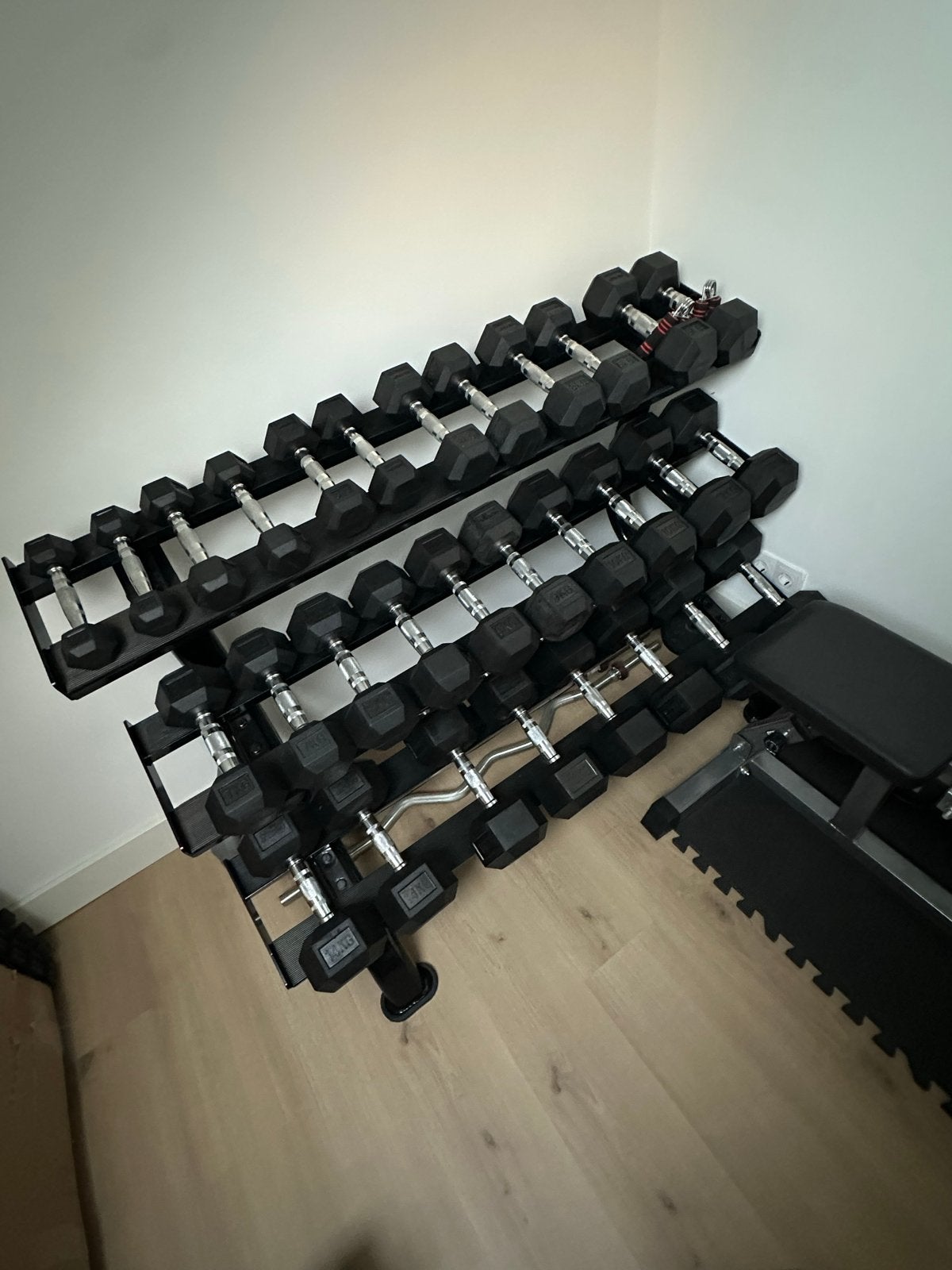 Dumbbell Hexagon set met rek en trainingsbank, Sport en Fitness, Ophalen, Zo goed als nieuw, Armen, Dumbbell
