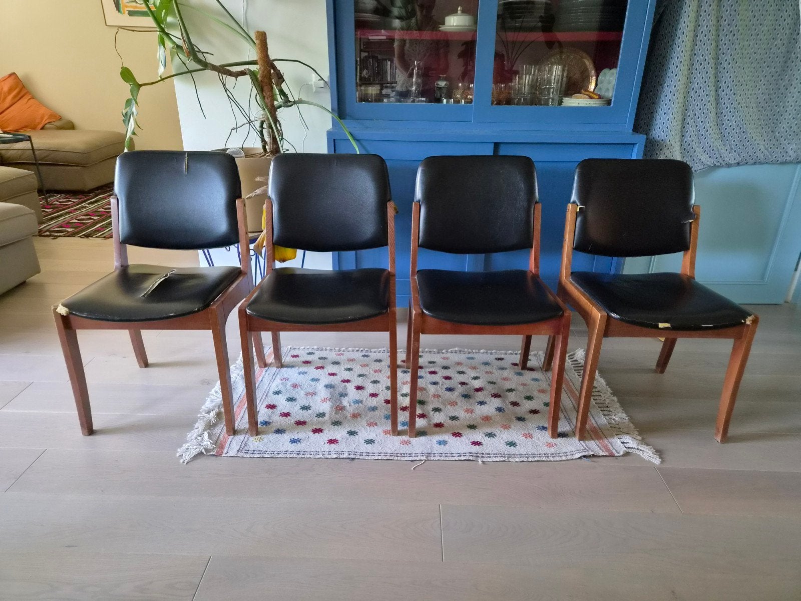 4 vintage Italiaanse eetkamerstoelen jaren 60/70 opknappers, Ophalen, Gebruikt, Zwart, Vier
