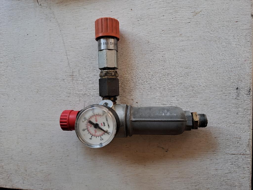 te koop 2 druk regelaars   en 5 meter slang, Gebruikt, 10 bar of meer, Ophalen of Verzenden, Olievrij