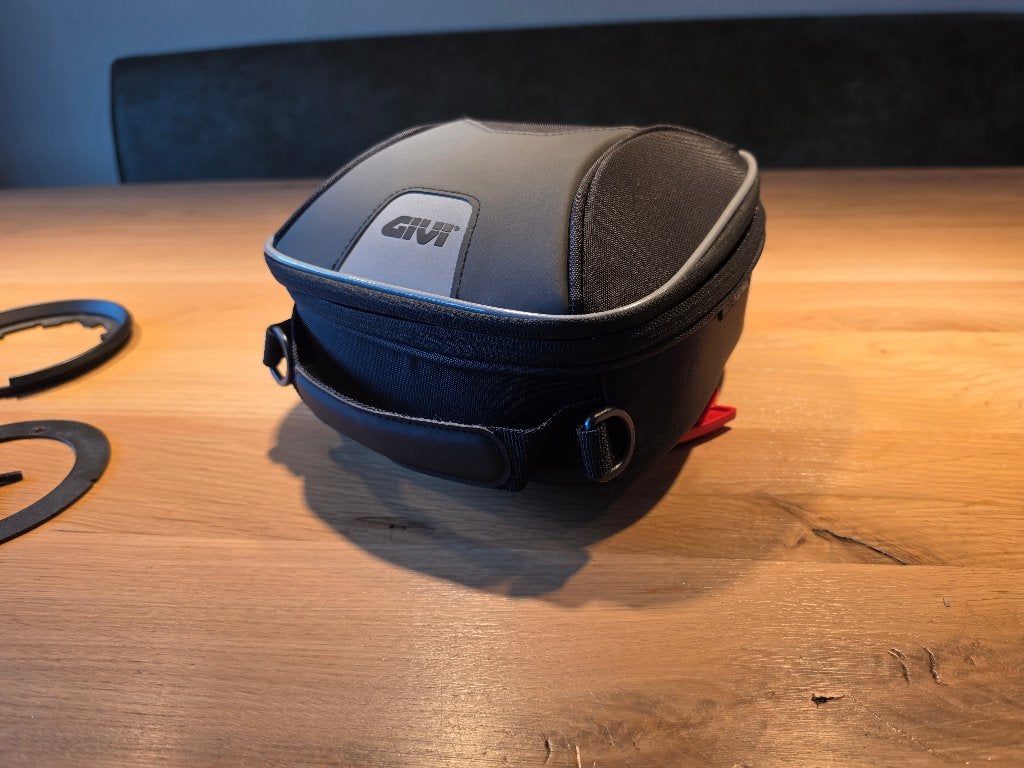 Givi Xs319 Tanklock (incl montage voor Kawasaki & BMW), Motoren, Ophalen of Verzenden, Zo goed als nieuw