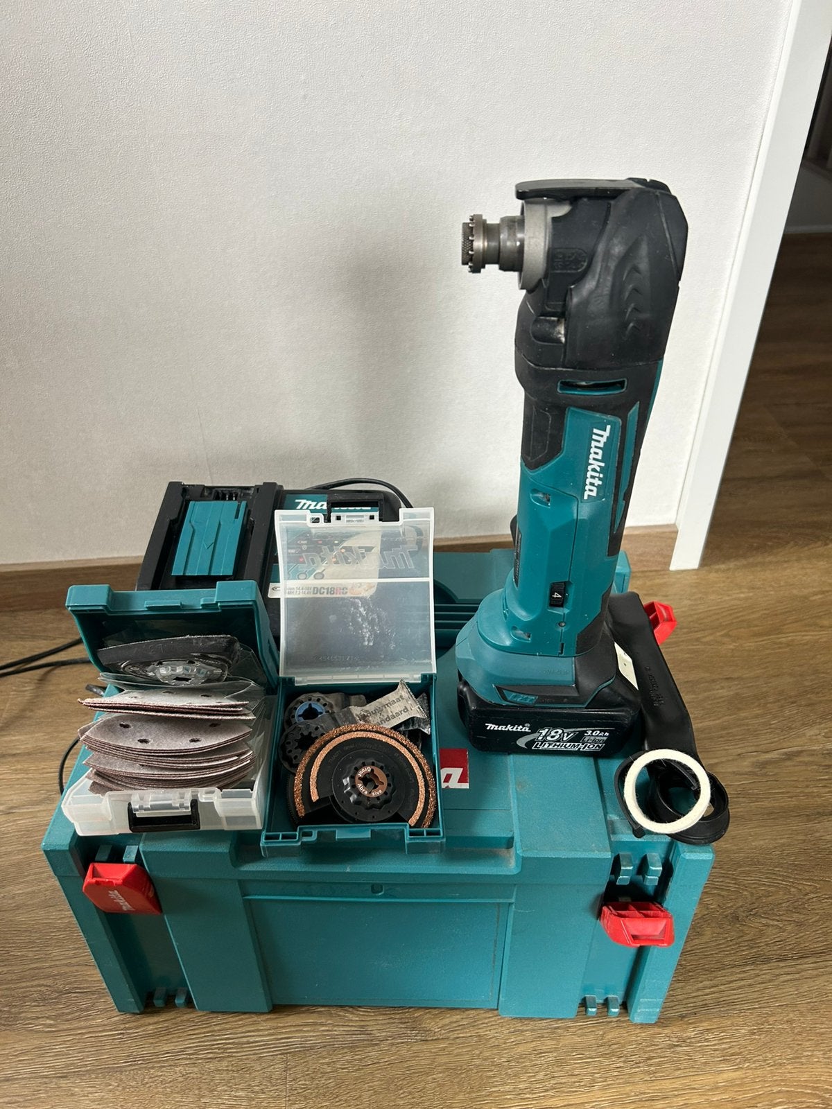 Makita 18v multitool met accessoires, Ophalen of Verzenden, Zo goed als nieuw, Overige typen