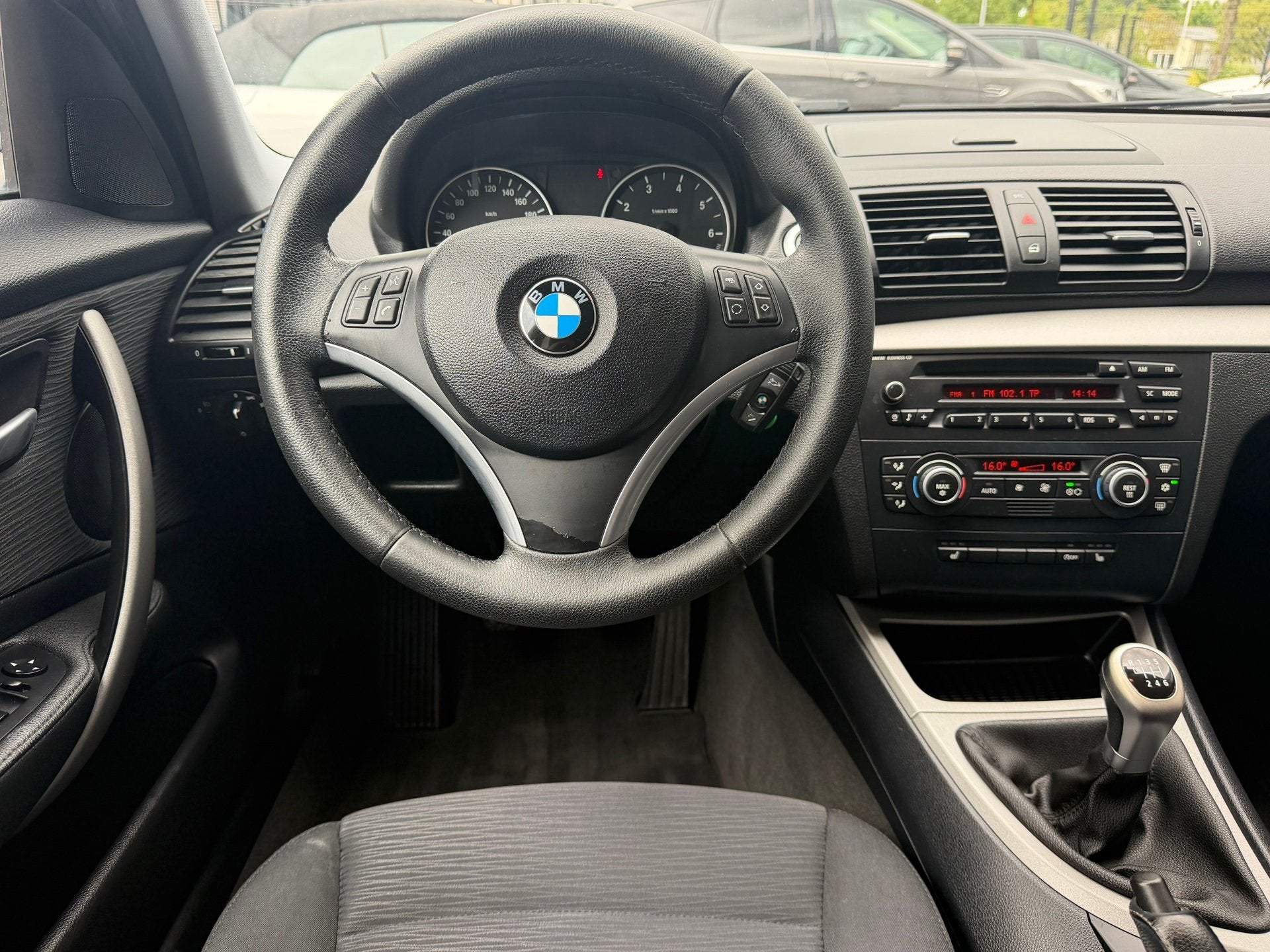 BMW 1-serie 116i 122PK ClimateCtrl,Stoelverw.,Lmv,Pdc,Keyles, Auto's, 1-Serie, Euro 5, Zwart, 4 cilinders