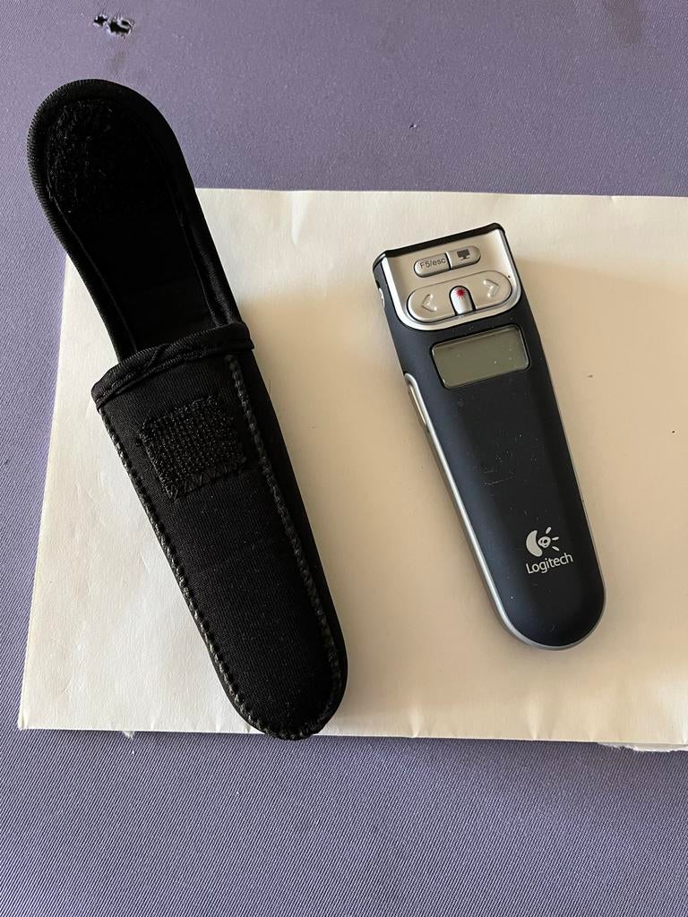 Logitech R800 Professionele Presenter met Laserpointer, Ophalen of Verzenden, Gebruikt, Windows