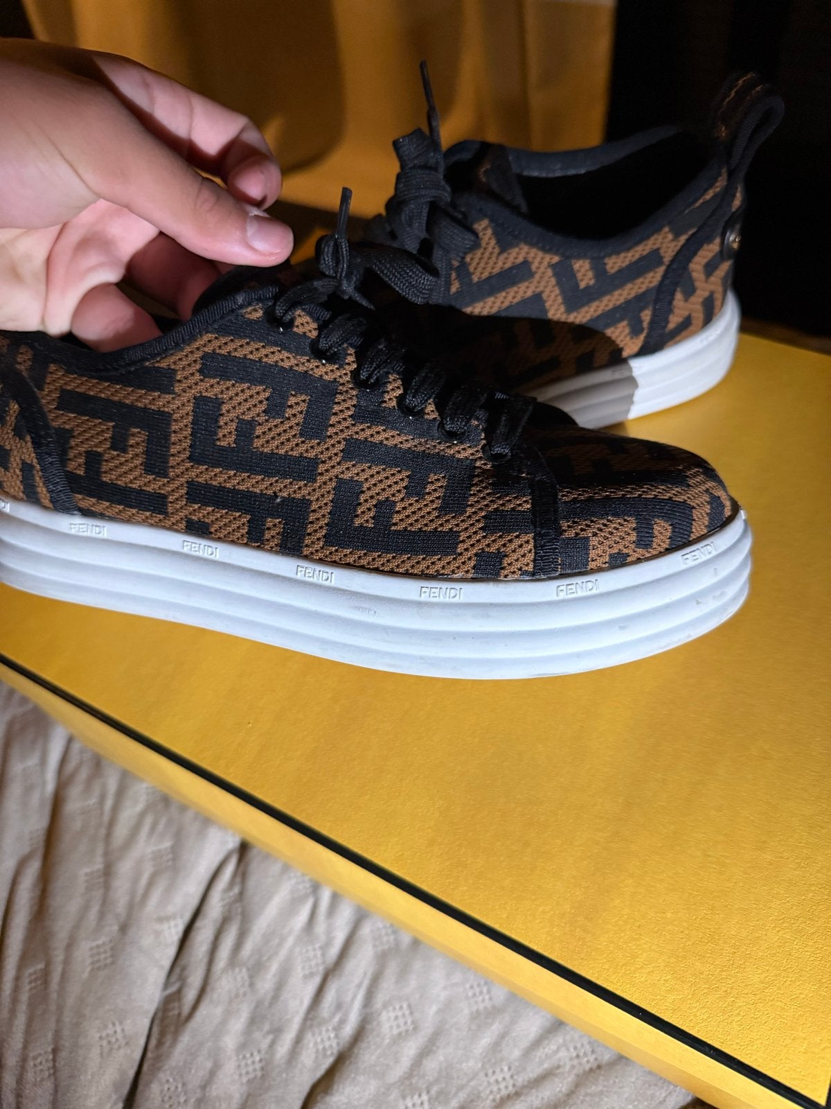 Nieuwe Fendi sneakers maat 39, Kleding | Dames, Schoenen, Ophalen of Verzenden, Nieuw, Bruin, Sneakers of Gympen