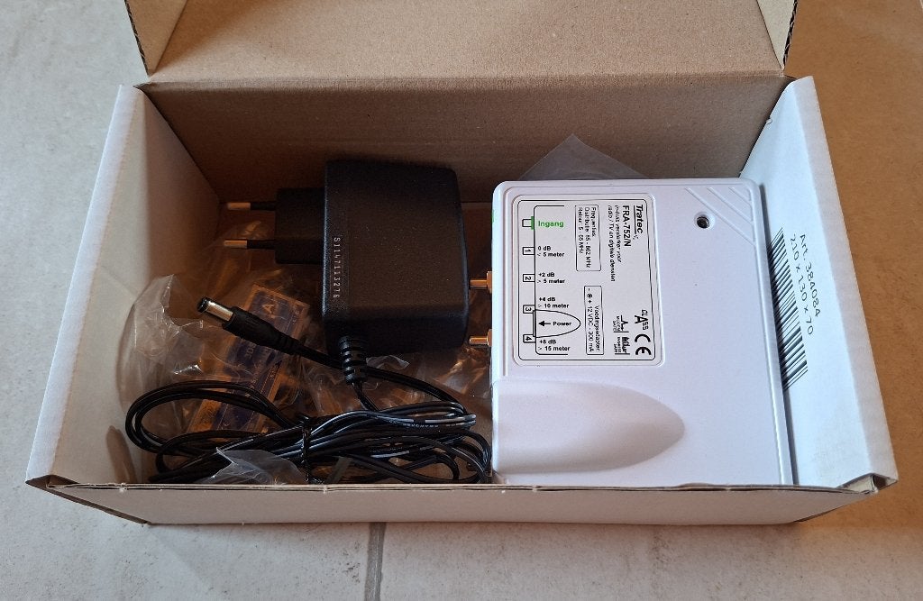 Tratec FRA-752/N In-huis versterker voor radio/TV, Ophalen of Verzenden, Zo goed als nieuw, Minder dan 2 meter, Overige kabels