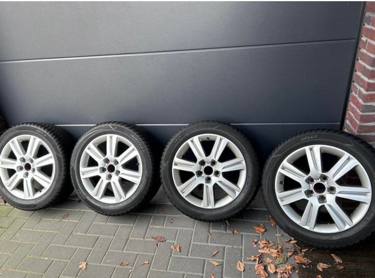 Winterbandenset 17inch zeer goede staat, Ophalen, 17 inch, Winterbanden, 225 mm