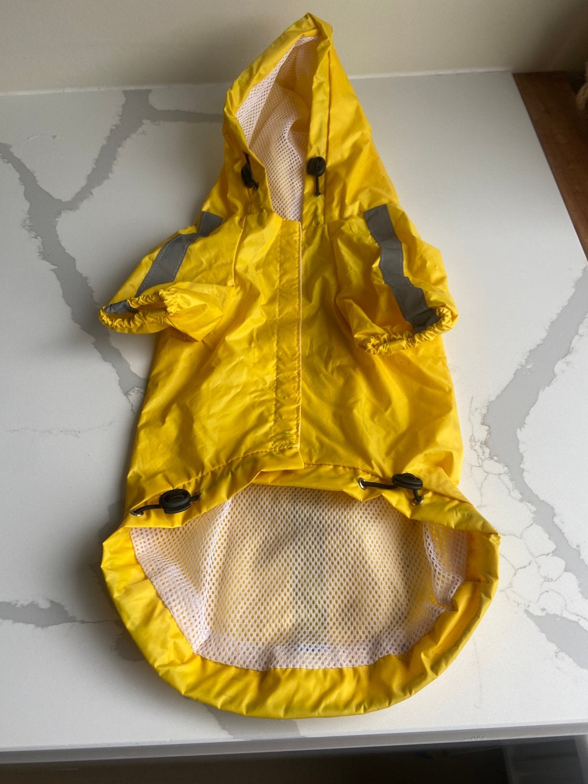 Regenjasje voor de hond, Dieren en Toebehoren, Ophalen of Verzenden, Zo goed als nieuw