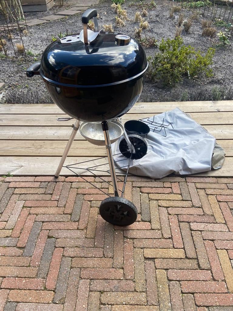 Weber houtskoolbarbecue met thermometer, Ophalen of Verzenden, Zo goed als nieuw, Weber, Met accessoires