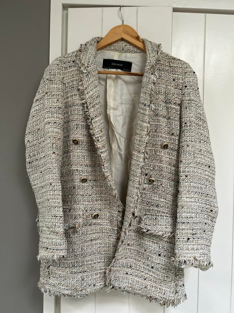 Zara Basic tweed jasje met gouden knopen maat xs, Kleding | Dames, Jasjes, Kostuums en Pakken, Maat 38/40 (M), Beige, Ophalen of Verzenden