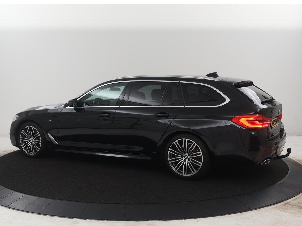 BMW 5-serie Touring 520i M-Sport High Executive | Leder | Me, Automaat, 1998 cc, Achterwielaandrijving, Gebruikt