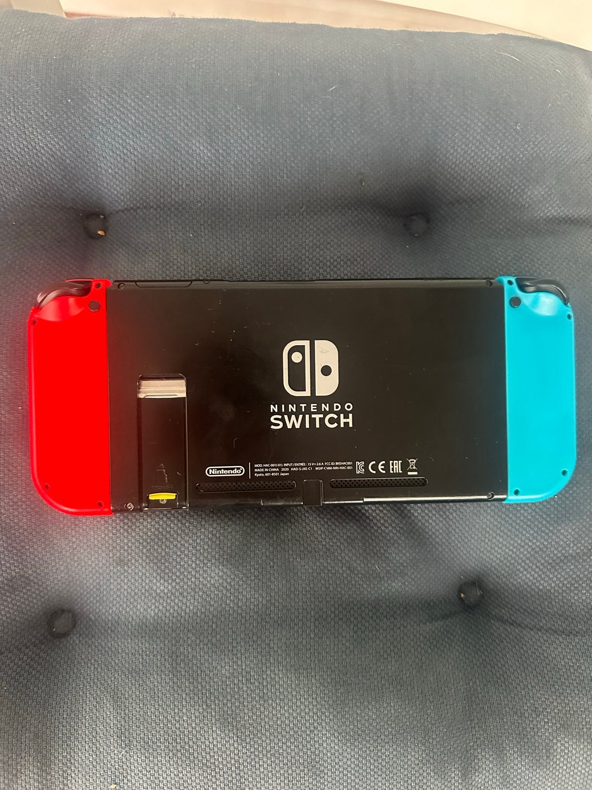 Nintendo Switch 1 met hoesje en 2 joysticks, Spelcomputers en Games, Verzenden, Gebruikt, Met 2 controllers, Switch Original