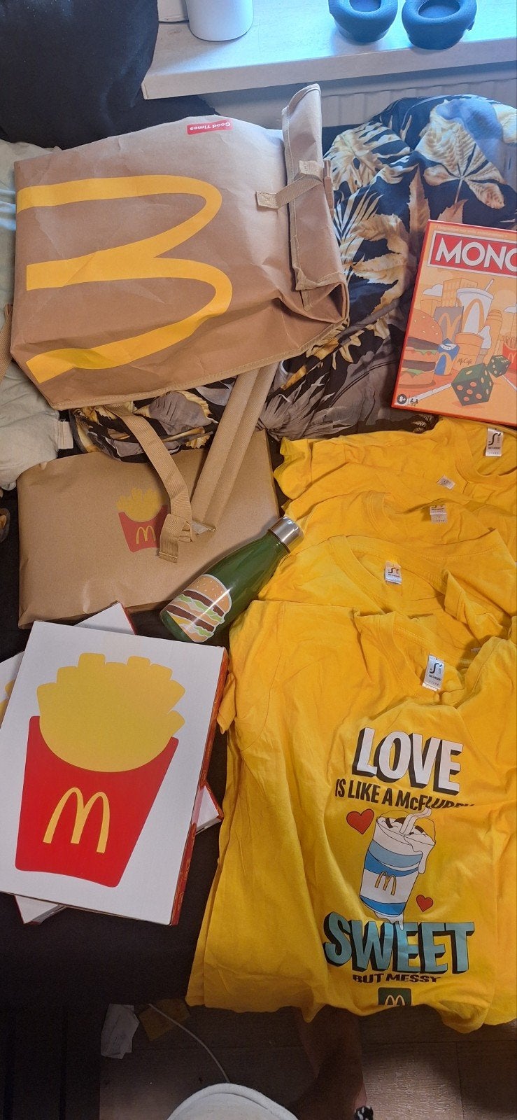 McDonald's Fanpakket: Shirts, Monopoly, Thermosfles & Meer!, Verzamelen, Ophalen of Verzenden, Zo goed als nieuw