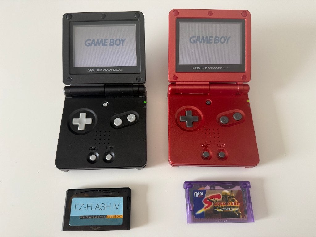 2x Gameboy Advance SP incl. opladers en accessoires, Ophalen of Verzenden, Refurbished, Game Boy Advance SP, Met beschermhoes of tas