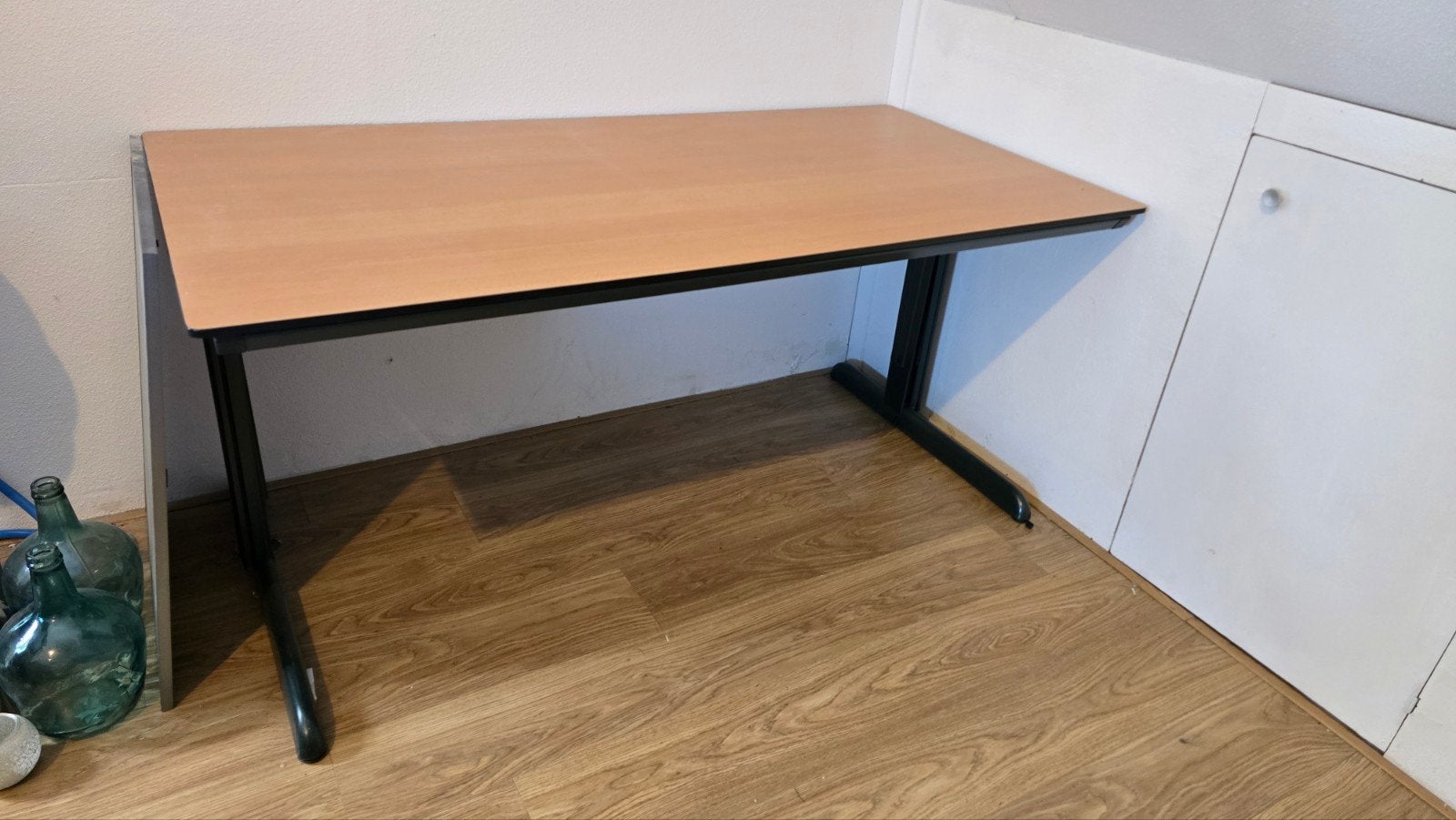 In hoogte verstelbaar bureau - ideaal voor thuiswerkplek, Ophalen, 160 cm, Gebruikt, Hout