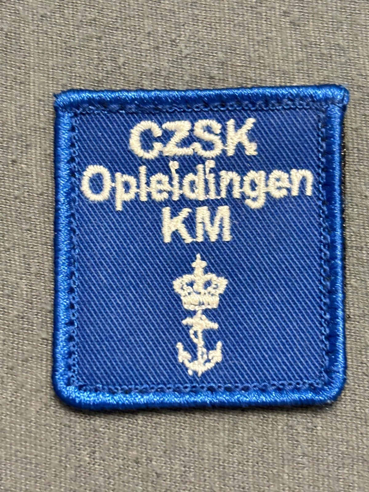 5x5 borst embleem CZSK opleidingen KM, Verzenden, Marine, Nederland, Embleem of Badge