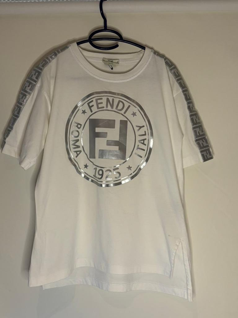 Fendi shirt met zilverkleurige logo print, Kleding | Dames, Wit, Ophalen of Verzenden, Zo goed als nieuw, Korte mouw