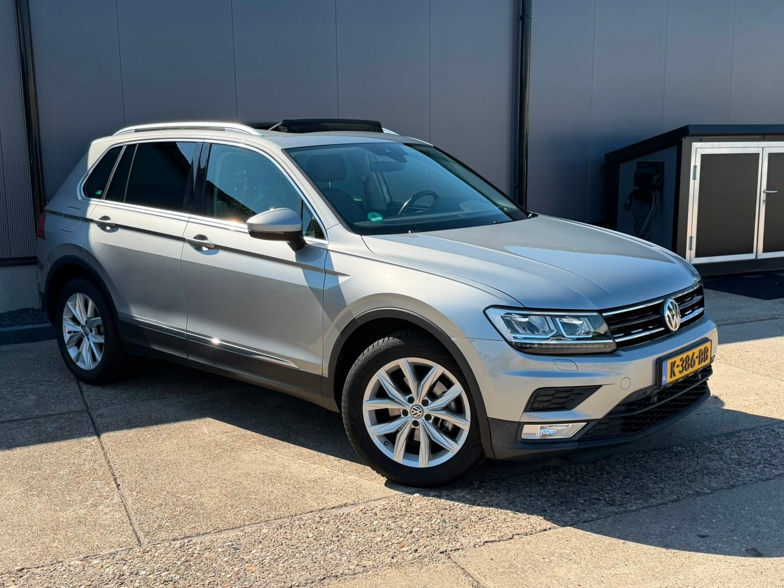 Volkswagen Tiguan 1.4 TSI ACT / PANO / TREKH / DIGI / LED en, Voorwielaandrijving, Stof, 4 cilinders, 150 pk