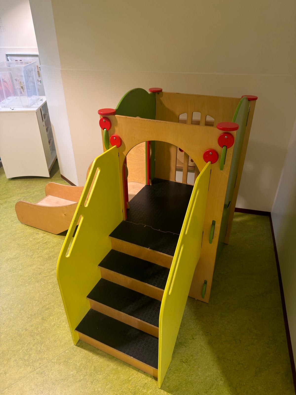 Houten speeltoestel met glijbaan en trap, Ophalen, Gebruikt, Glijbaan