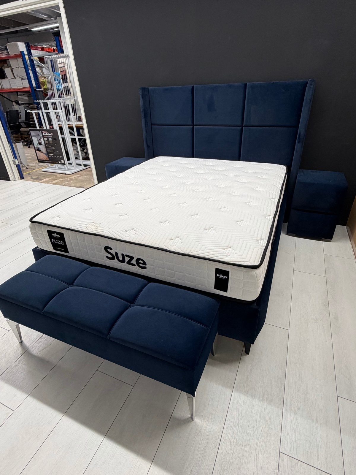 Boxspring Showmodel met opbergruimte, kastjes & voetenbank, Ophalen, Blauw, 200 cm, Stof