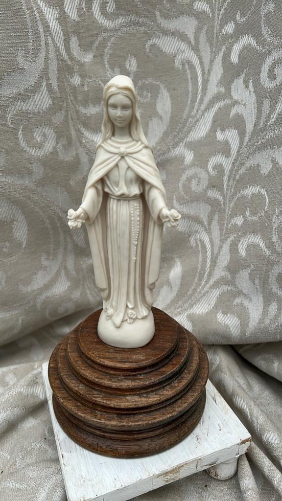 Vintage Maria madonna beeld op houten stand totaal 28 cm, Ophalen of Verzenden
