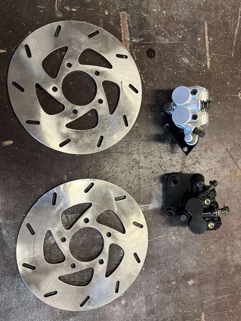 Nieuwe remschijven en remklauwen set, Motoren, Ophalen of Verzenden, Nieuw
