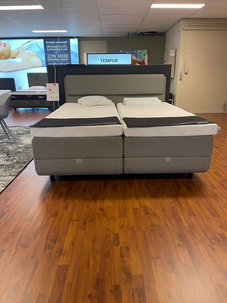 Tempur North boxspring elektrisch verstelbaar, Huis en Inrichting, Slaapkamer | Boxsprings, Ophalen, Tweepersoons, 210 cm, 180 cm