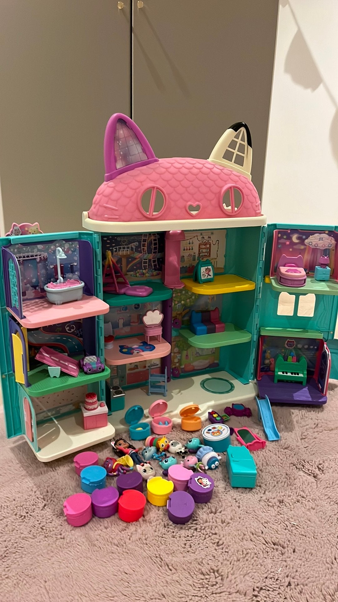 Gabby poppenhuis met 5 kamers, Kinderen en Baby's, Speelgoed | Poppenhuizen, Ophalen, Zo goed als nieuw, Poppenhuis