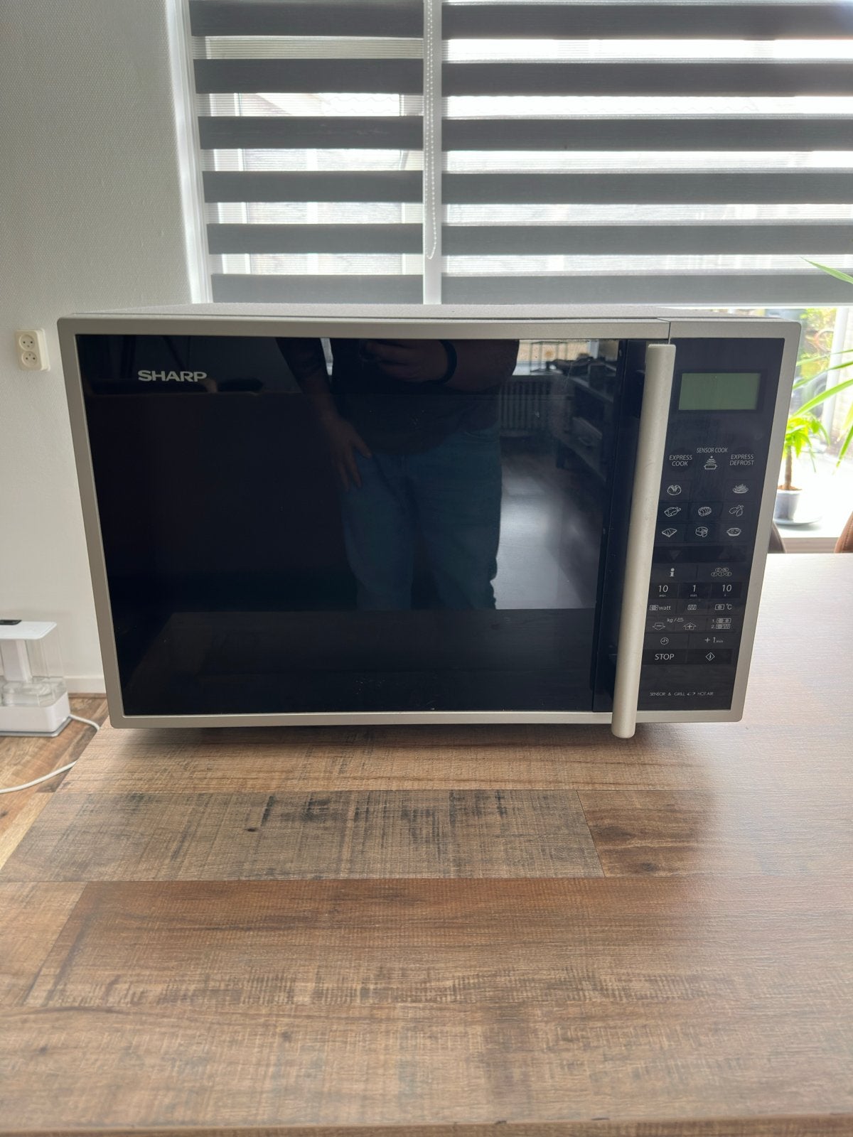Sharp Combimagnetron - Zilver/Zwart, Witgoed en Apparatuur, Magnetrons, Gebruikt, Vrijstaand, Combimagnetron, 45 tot 60 cm, Grill