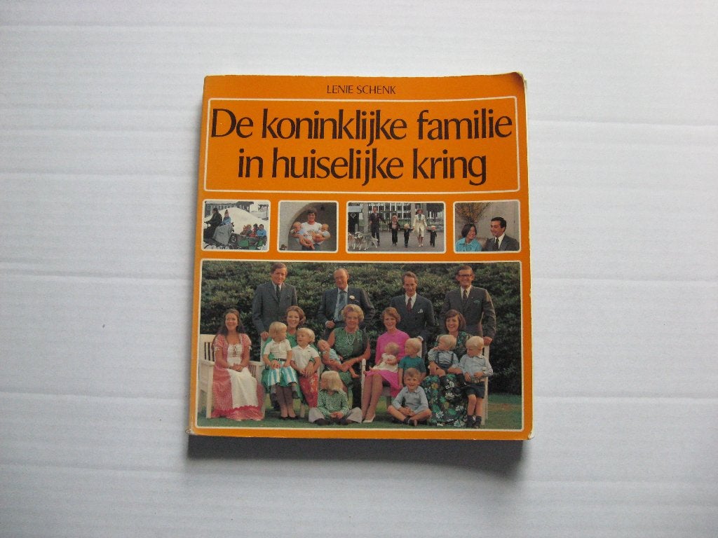 De Koninklijke familie in huiselijke kring, Verzamelen, Koninklijk Huis en Royalty, Ophalen of Verzenden, Zo goed als nieuw, Tijdschrift of Boek