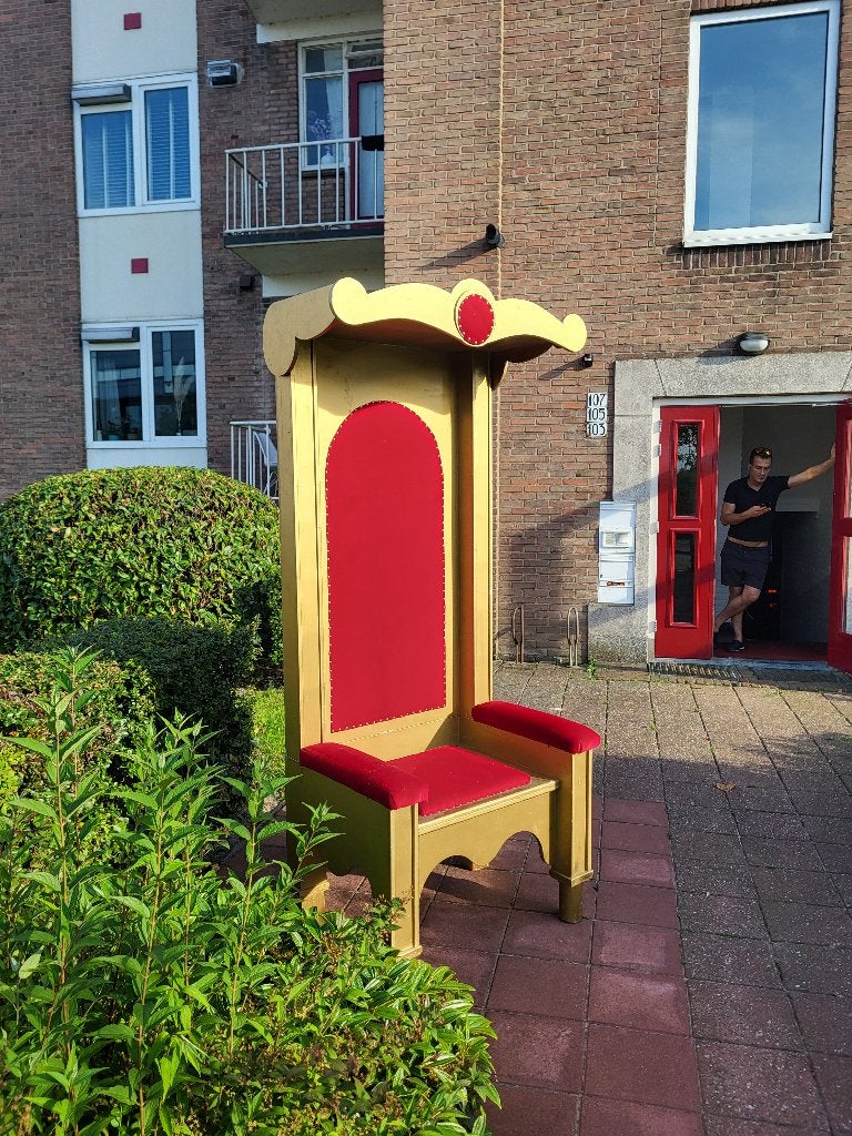 Troon -stoel  gratis af te halen, Ophalen